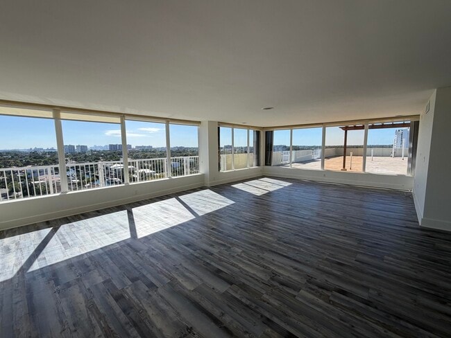 Photo - 2000 NE 135th St Unit Ph