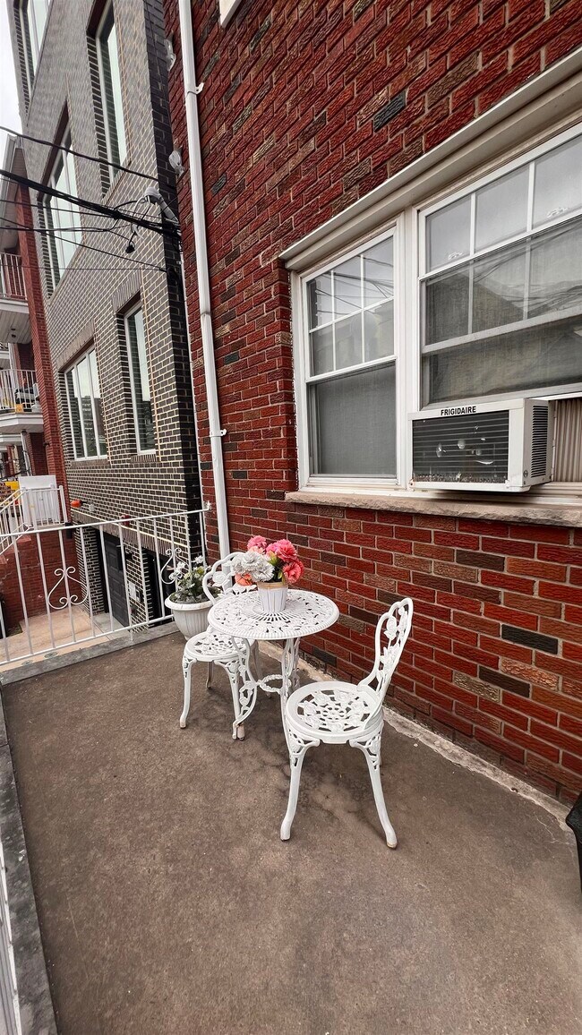 Photo - 416 6th St Unit 3