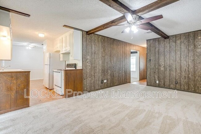 812 E Prairie View Rd