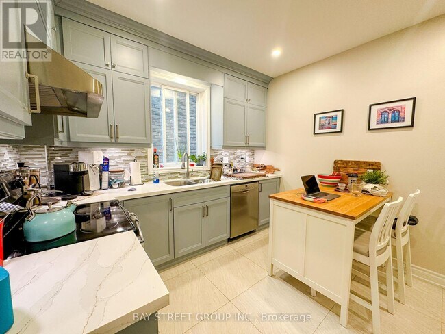 Photo - 36 Ashdale Ave Unit Main Fl