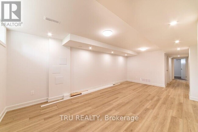 Photo - 2424 Iris St