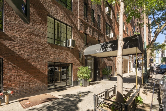 Photo - 140 E 40th St