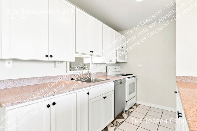Photo - 235 Broadway-300 Unidad 300