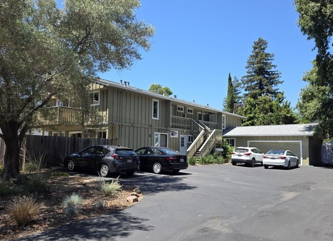 Building Photo - 1130-1136 Laurel Street Unit 1132