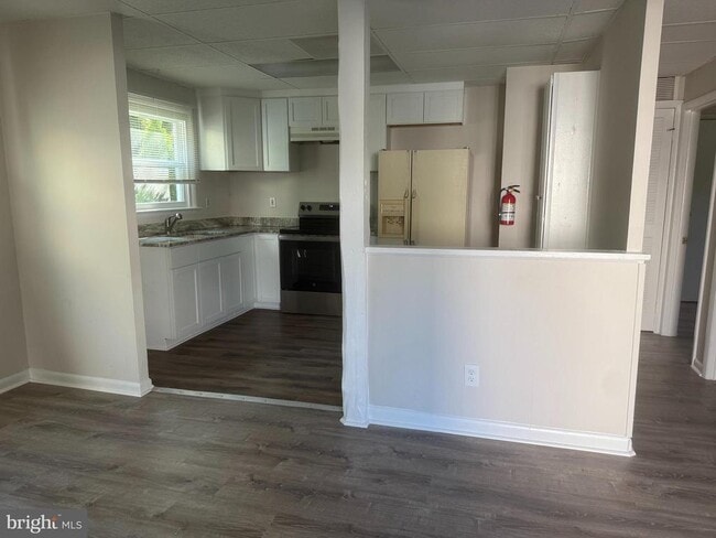 Building Photo - 11 Delsea Dr S Unit A Rental