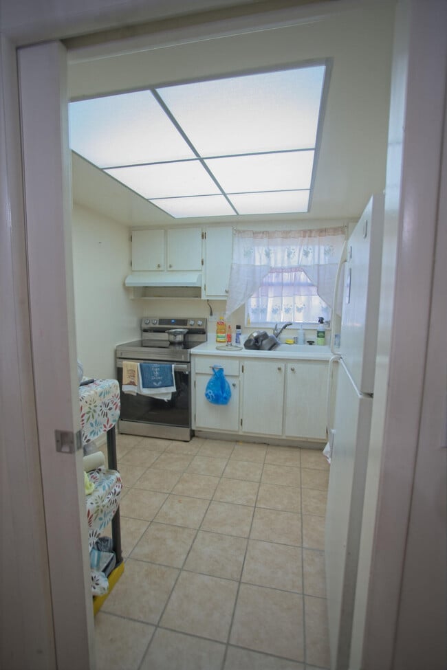 Photo - 2833 Crosley Dr W