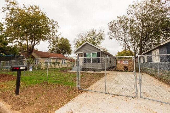 Photo - Charming 3-Bedroom Home with Spacious Yard in North Tulsa