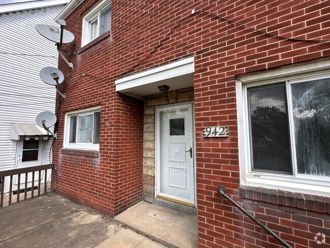 Building Photo - 942 Beaver Rd Unit 1 Rental