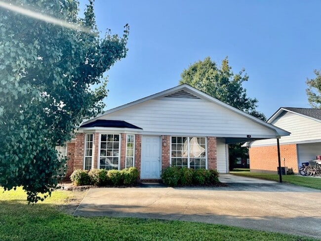 Building Photo - Rockcreek Dr #3 &amp; 355 Mathis Unit 3 Rockcreek Drive Rental