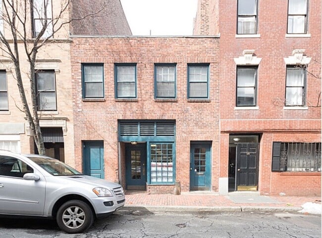 Building Photo - 94 W Cedar St Unit 2