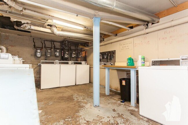 Photo - 622 W Cornelia Ave