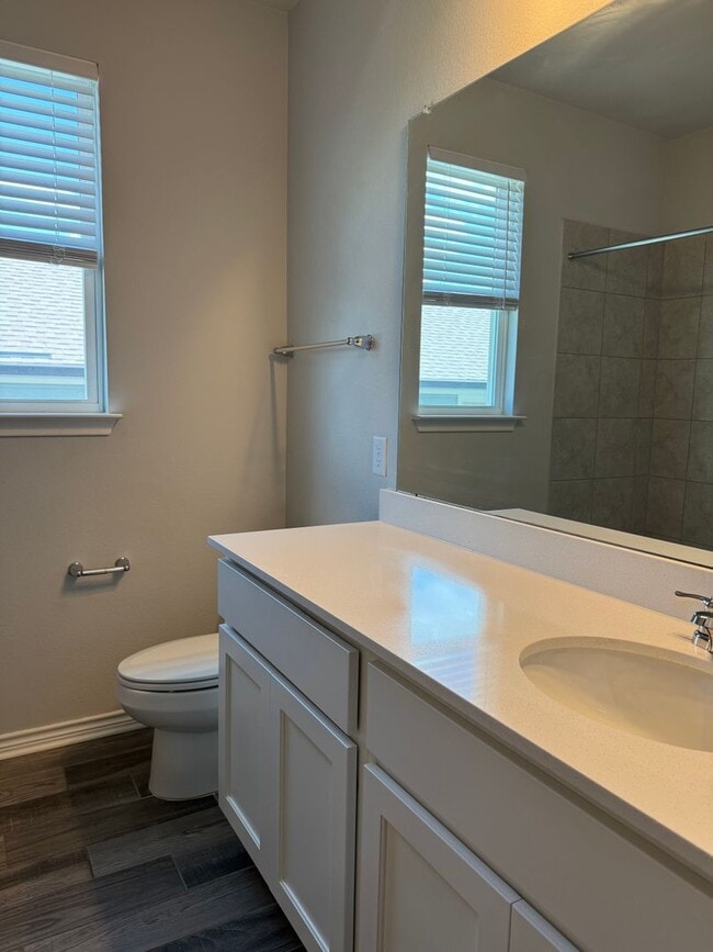 Photo - 332 McLintock Rd