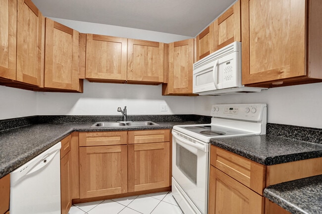 Photo - 5911 NE 14th Ln Unidad 201S