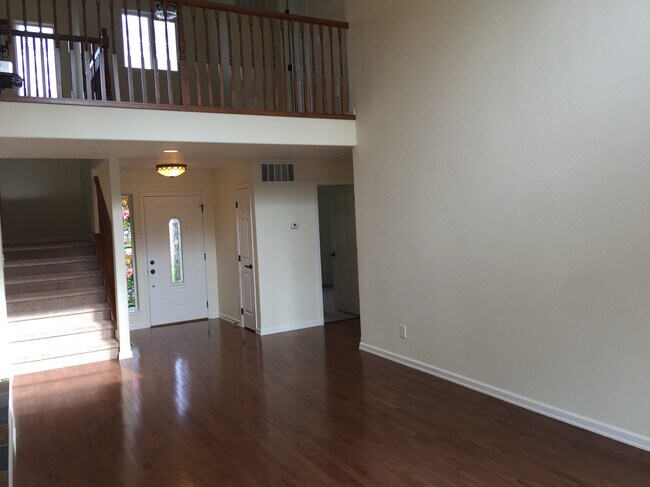 Photo - 725 SW Staley Dr