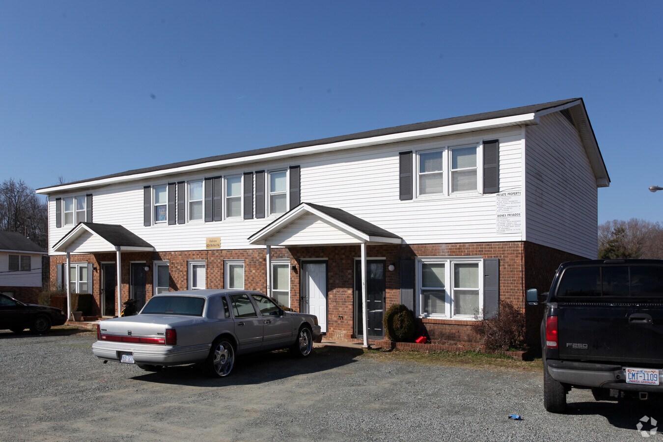 Oakview Apartments - Oakview Apartments