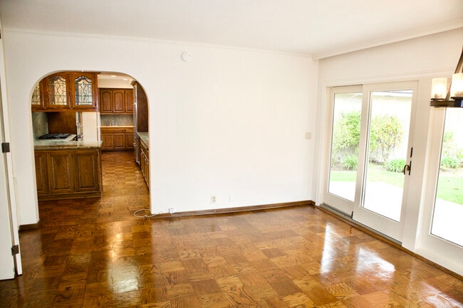 Photo - 6044 Mossbank Dr