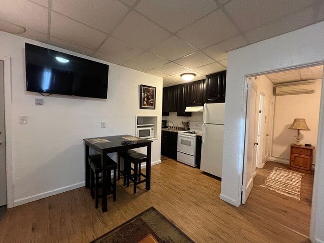 Photo - Fully FURNISHED Temporary, Extended Stay or Vacation Rental Unidad 1