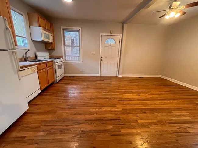 Photo - 1513 W Erie St Unit CH-1