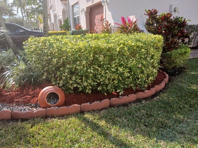 Photo - 2155 NE 3rd Ct