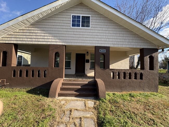 Building Photo - 1615 Dora St