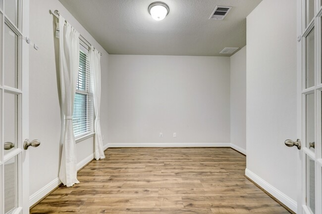 Photo - 3602 Bosc Dr