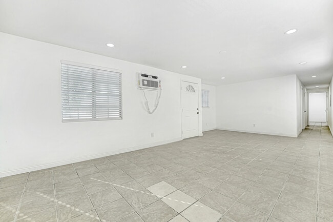 Photo - 400 W 109th St