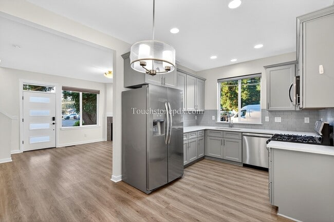 Building Photo - 2024-MUIR4 Unit #B