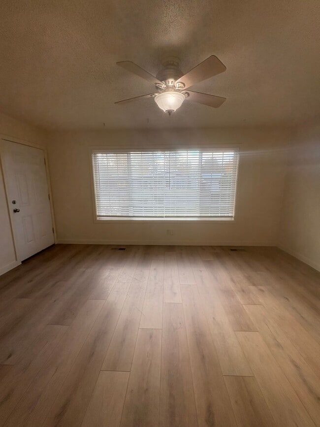 Photo - sim614/616 Unidad 616