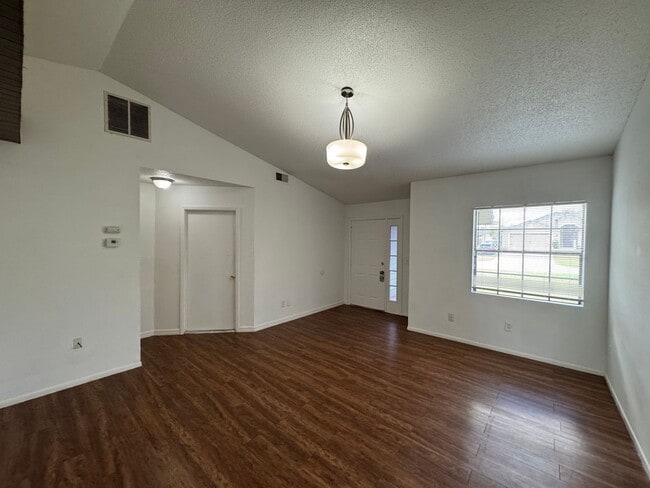 Photo - A Sun-Kissed Haven: 3-Bedroom Home with Room to Roam in Deltona!