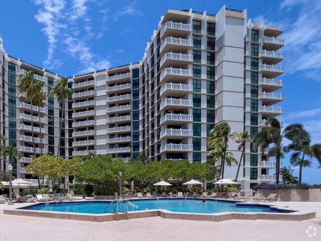 Building Photo - 1121 Crandon Blvd Unit E307 Rental
