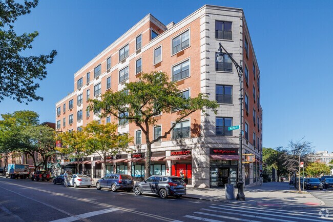 Alternate building view - 150 Clermont