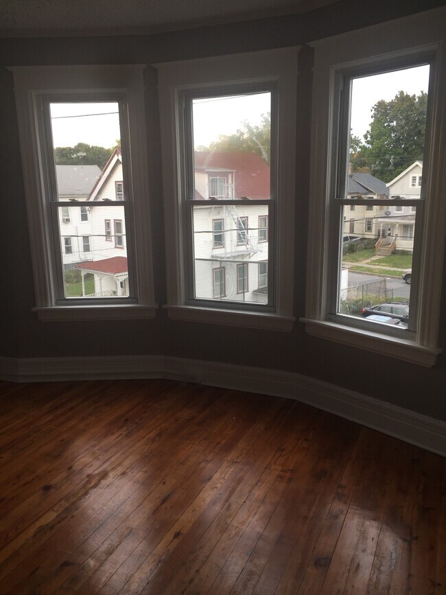 Photo - 104 Winnikee Ave Unit 1 floor