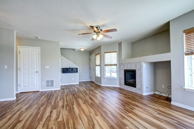 Photo - Rare Sapphire Pointe 2 bed townhome for le...