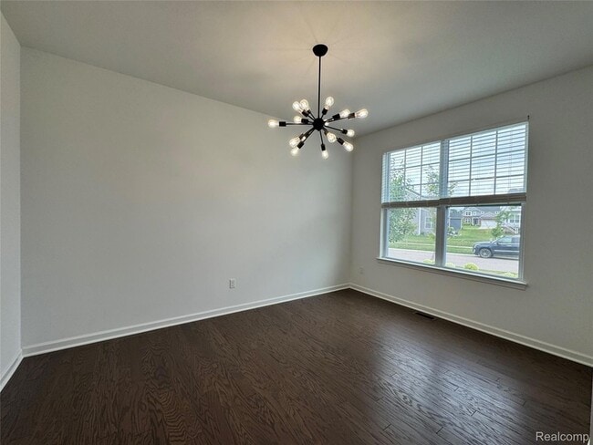 Photo - 278 Springview St