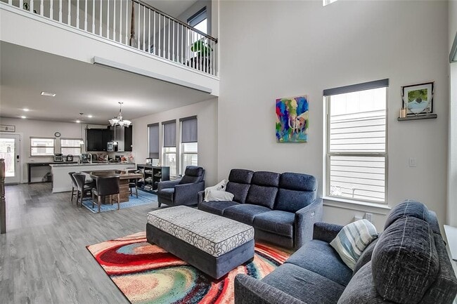 Photo - 15912 Cadoz Dr