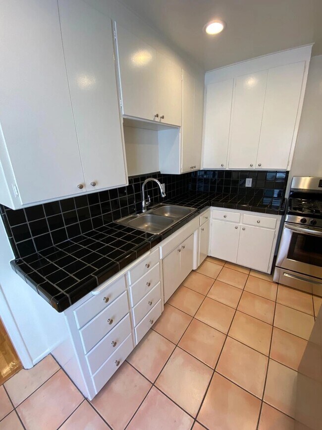 817 S Windsor Blvd Unit B