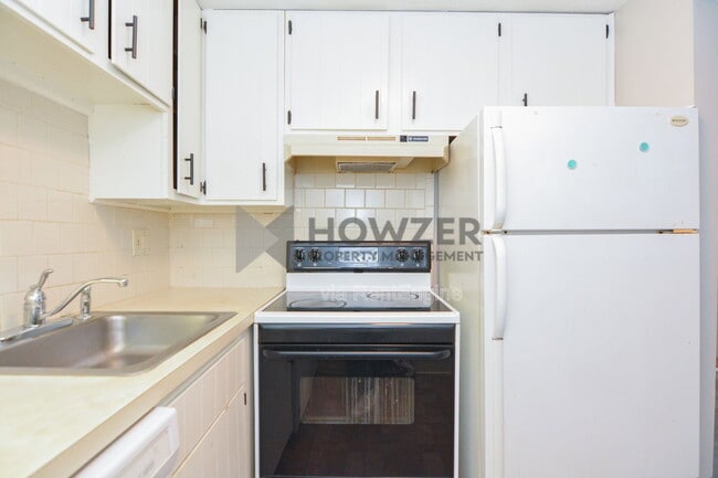 Photo - 215 Winter St Unit 4j