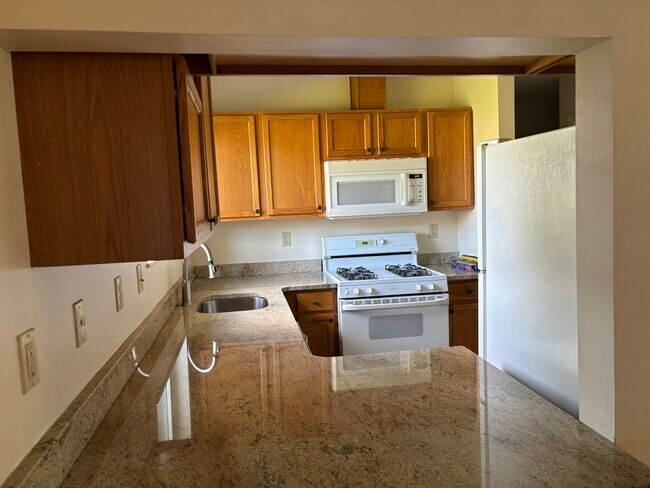 Photo - 108 Glen Combe Cir