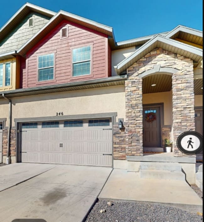 Building Photo - Female Housing Available in Saratoga Springs - Regular Room & Basement Suite! Unit Bedroom 2