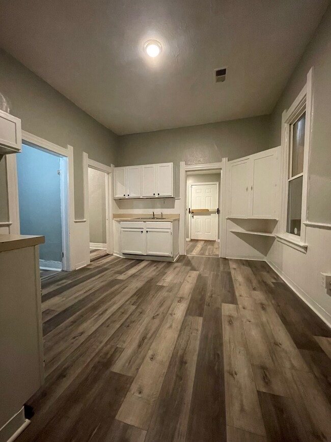Photo - 117 E Streicher St