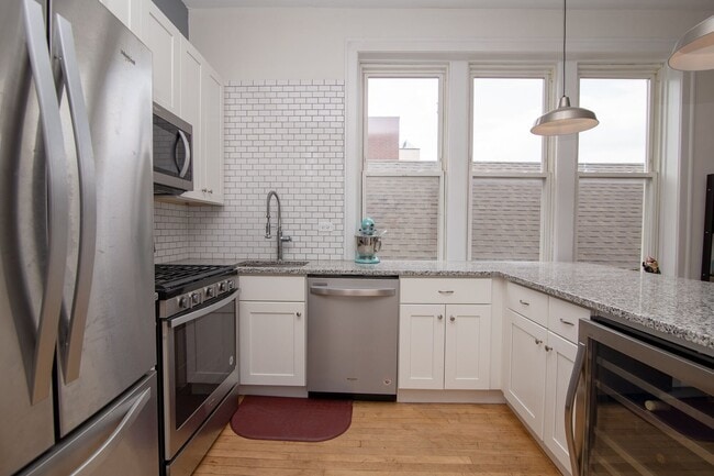 Photo - 916 N Ashland Ave Unit 3R