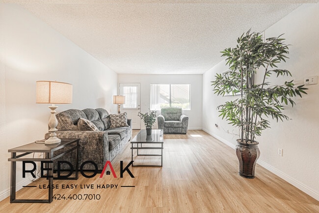 Building Photo - 6601 Victoria Ave Unit 317