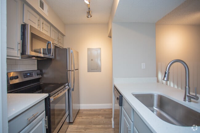 1HAB, 1BA - 701SF - A1 - Vine Apartments