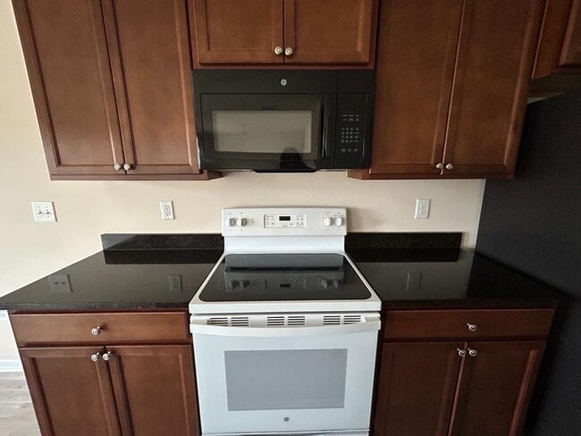 Photo - 283 Hampton Park Cir