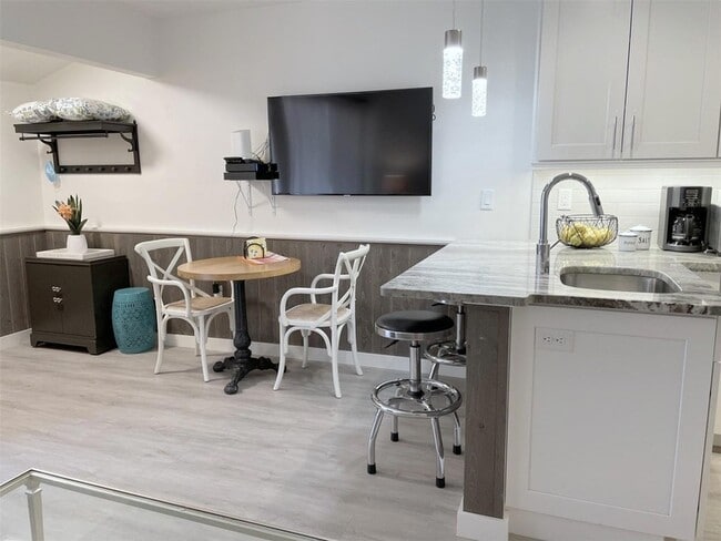 3543 Longmeadow