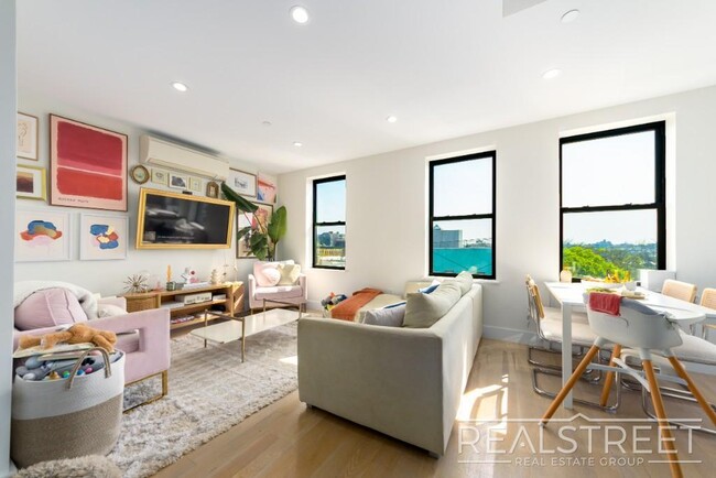 Stunning Renovated 2BR in Bushwick with St... - Stunning Renovated 2BR in Bushwick with St... Apartment Unit 4