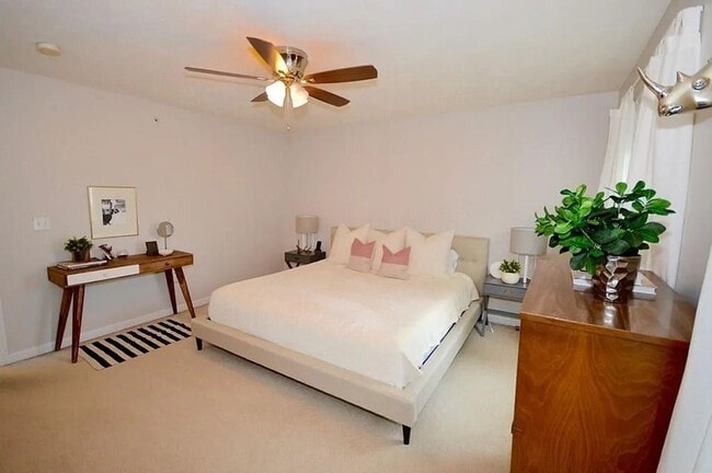 Photo - Large 2 BR w/ 1 Full and 2 Half Baths in Rockland