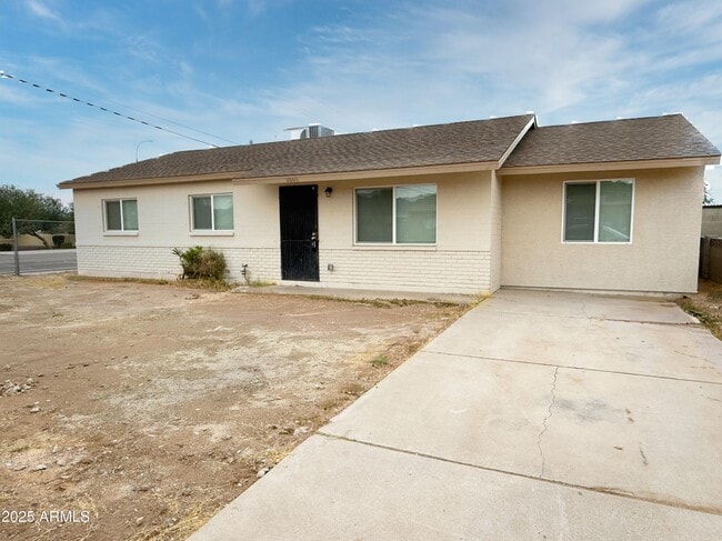 Building Photo - 1848 W Carson Rd