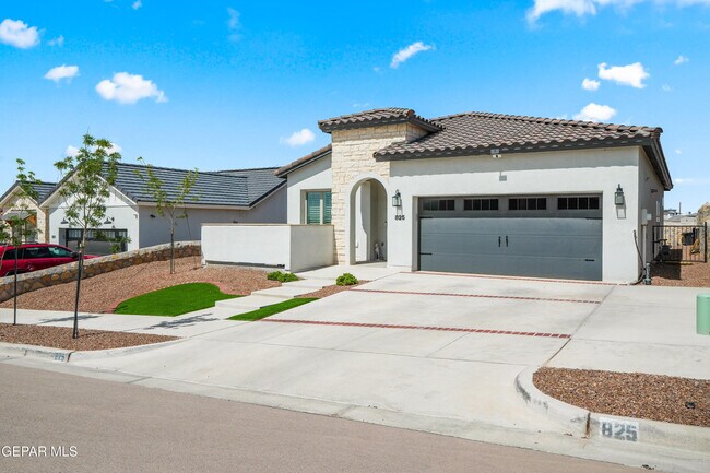 Photo - 825 Acton St