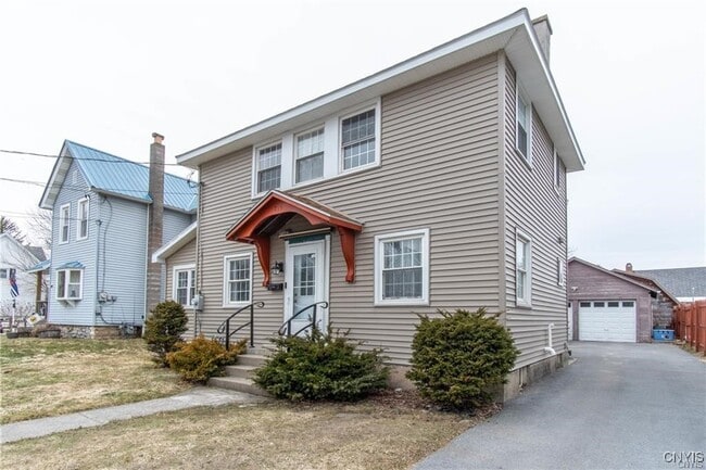 Photo - 215 Francis St